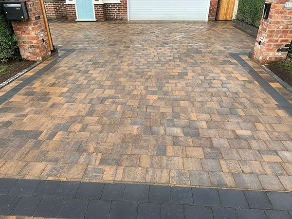 Block paved drive in Bracken blocks